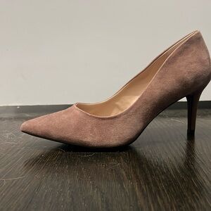 NEW! Never worn Alfani suede heels